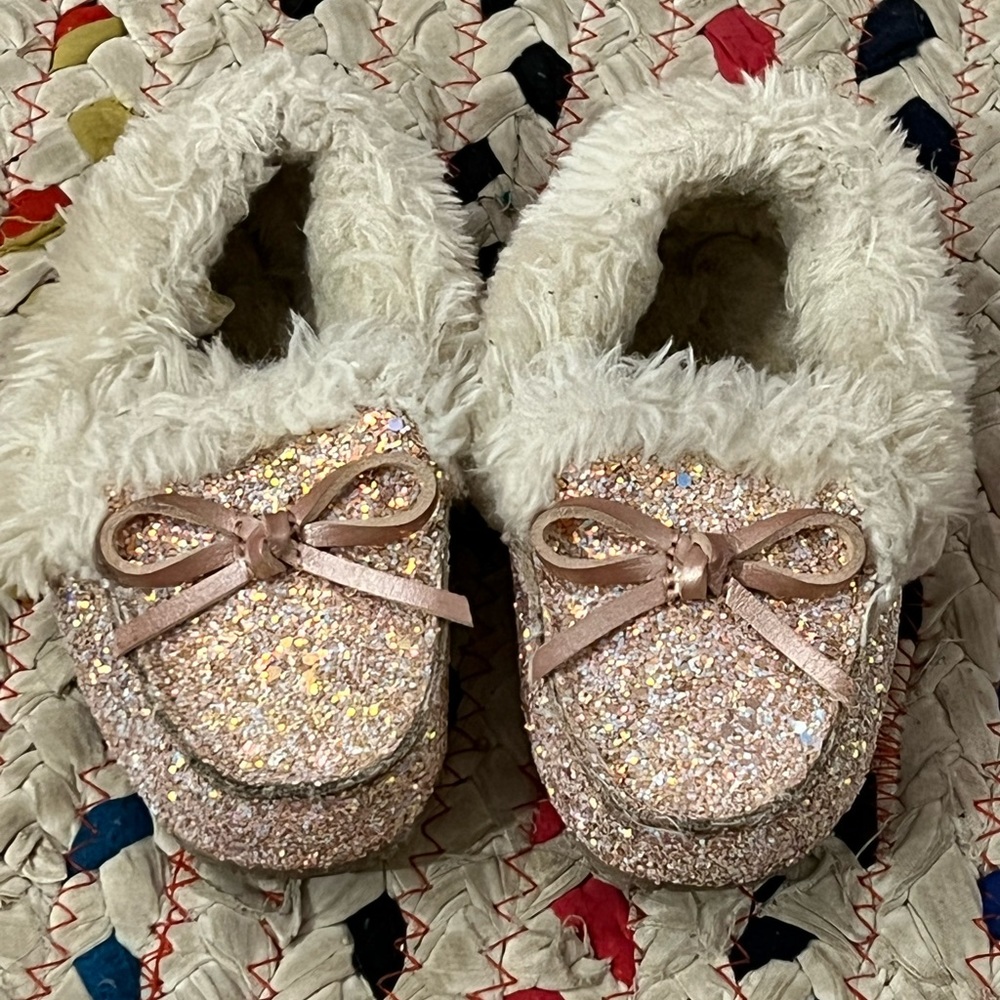 Cat & Jack glitter moccasins size 5/6